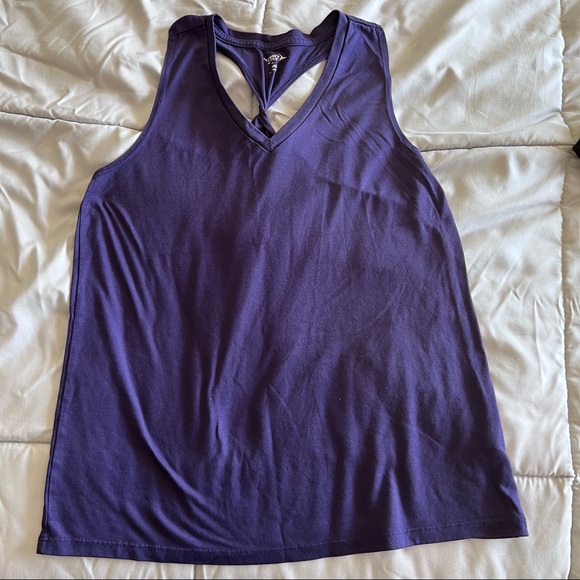 Lot of 3 tops - 2 XS Old Navy (purple/blk) and 1 M Under Armor (lt purple)🏃♀️ - Picture 3 of 15